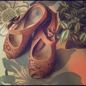 White Mountain Leather Clog W/PeepToe Size 6.5